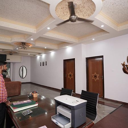 Hotel Lecston @Yashobhoomi Dwarka Sector - 25 Metro Station Delhi  Exterior foto