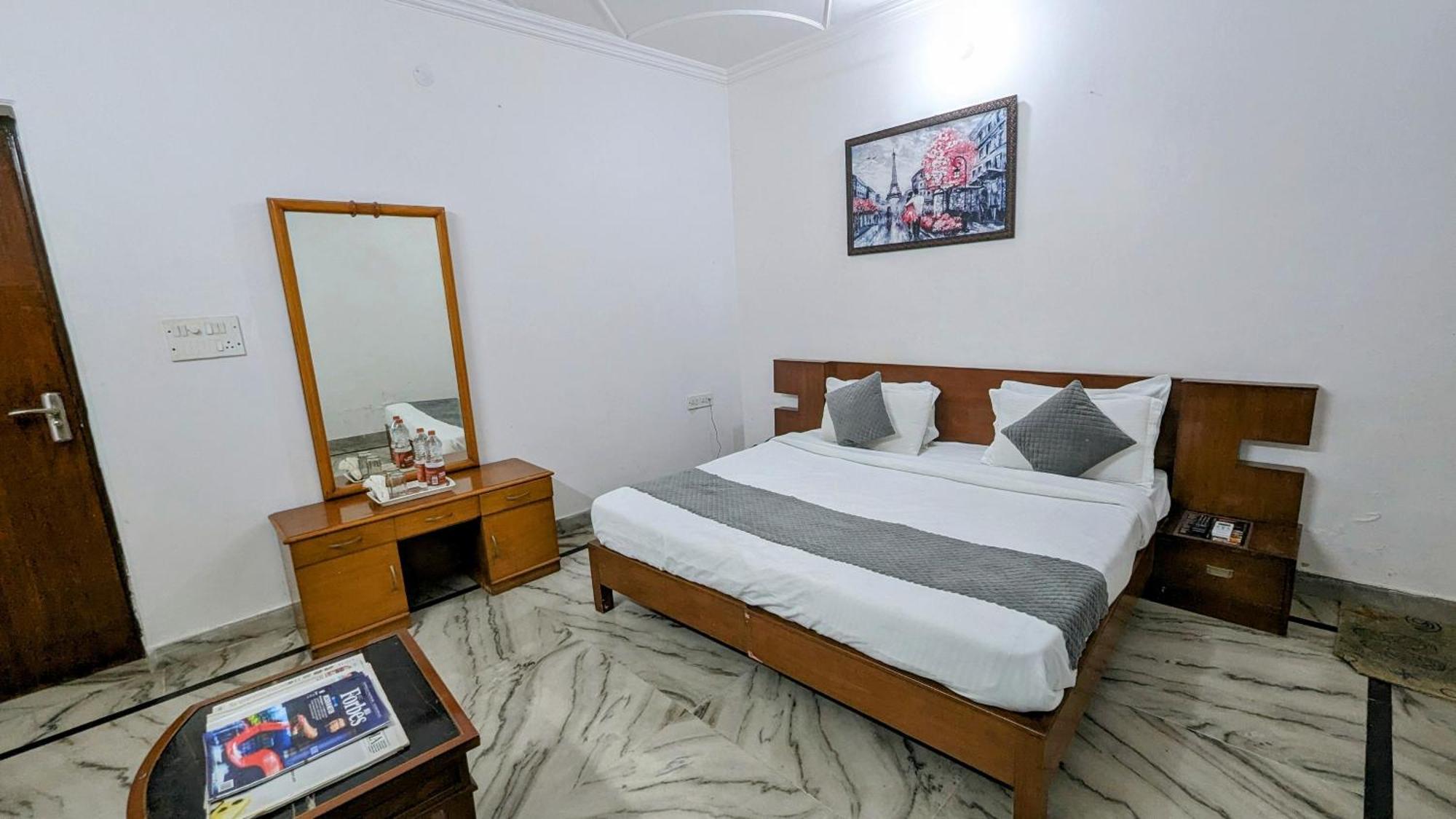 Hotel Lecston @Yashobhoomi Dwarka Sector - 25 Metro Station Delhi  Exterior foto