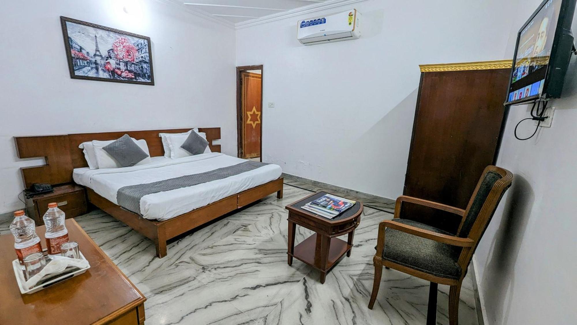 Hotel Lecston @Yashobhoomi Dwarka Sector - 25 Metro Station Delhi  Exterior foto