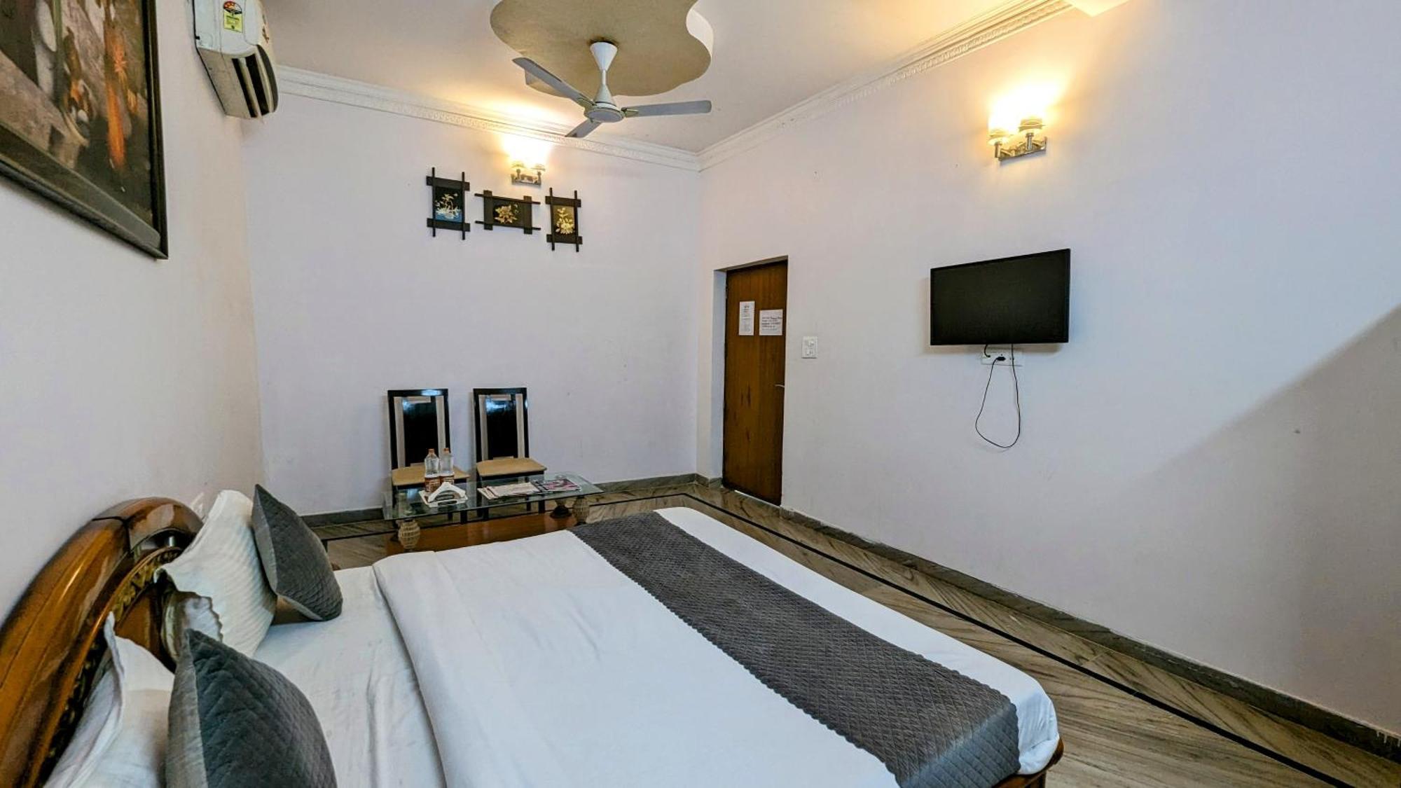Hotel Lecston @Yashobhoomi Dwarka Sector - 25 Metro Station Delhi  Exterior foto