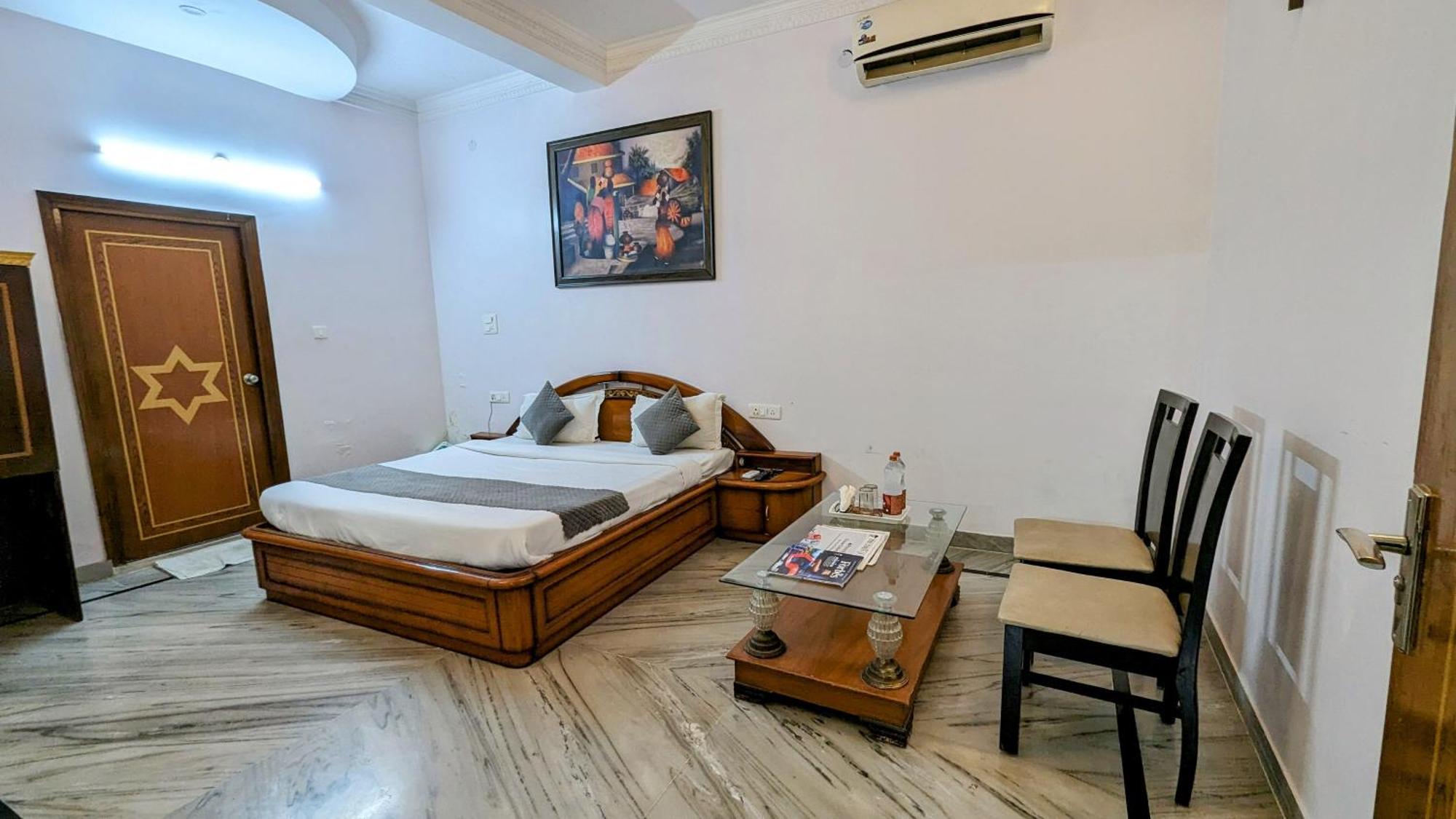 Hotel Lecston @Yashobhoomi Dwarka Sector - 25 Metro Station Delhi  Exterior foto