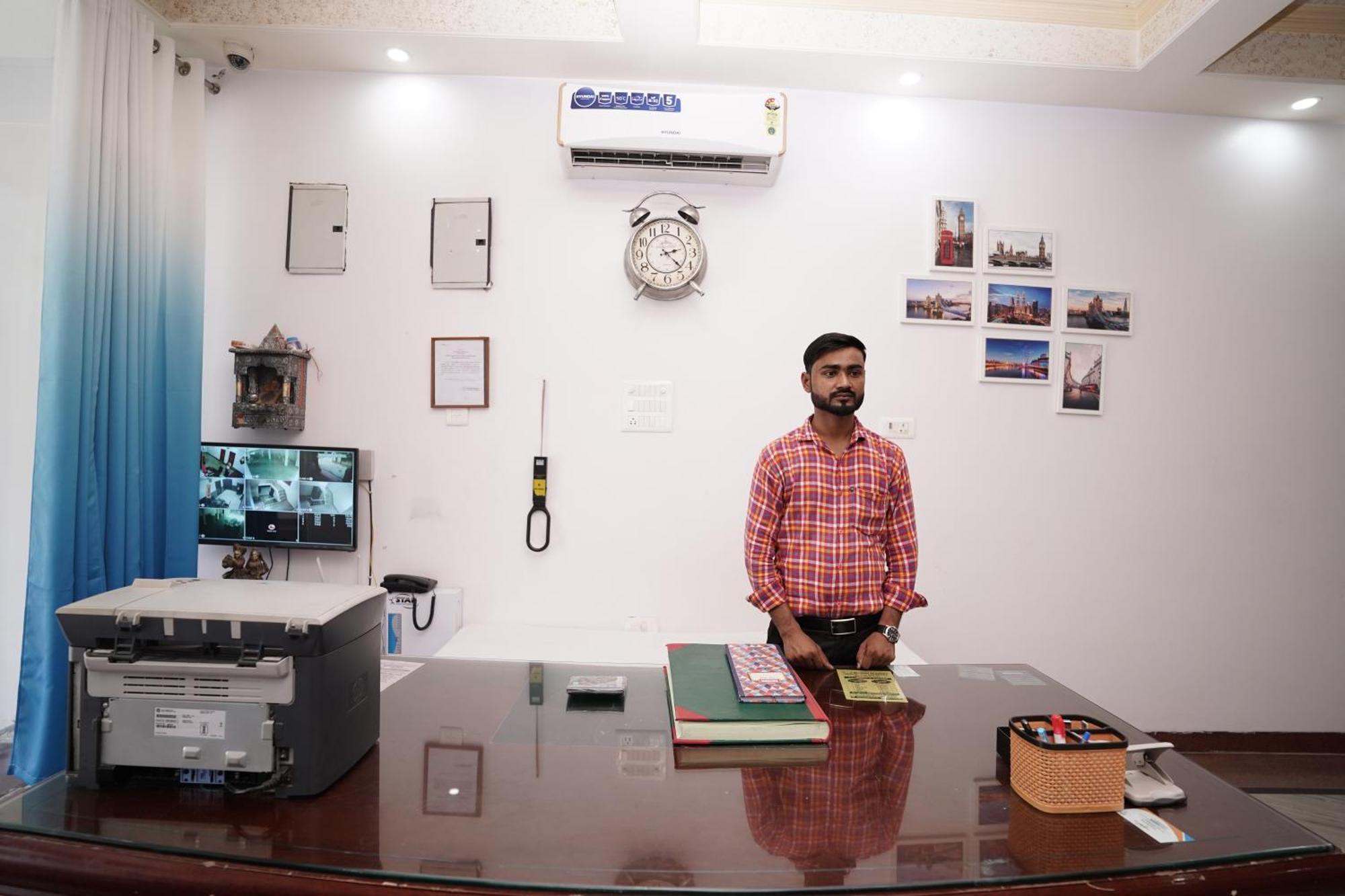 Hotel Lecston @Yashobhoomi Dwarka Sector - 25 Metro Station Delhi  Exterior foto