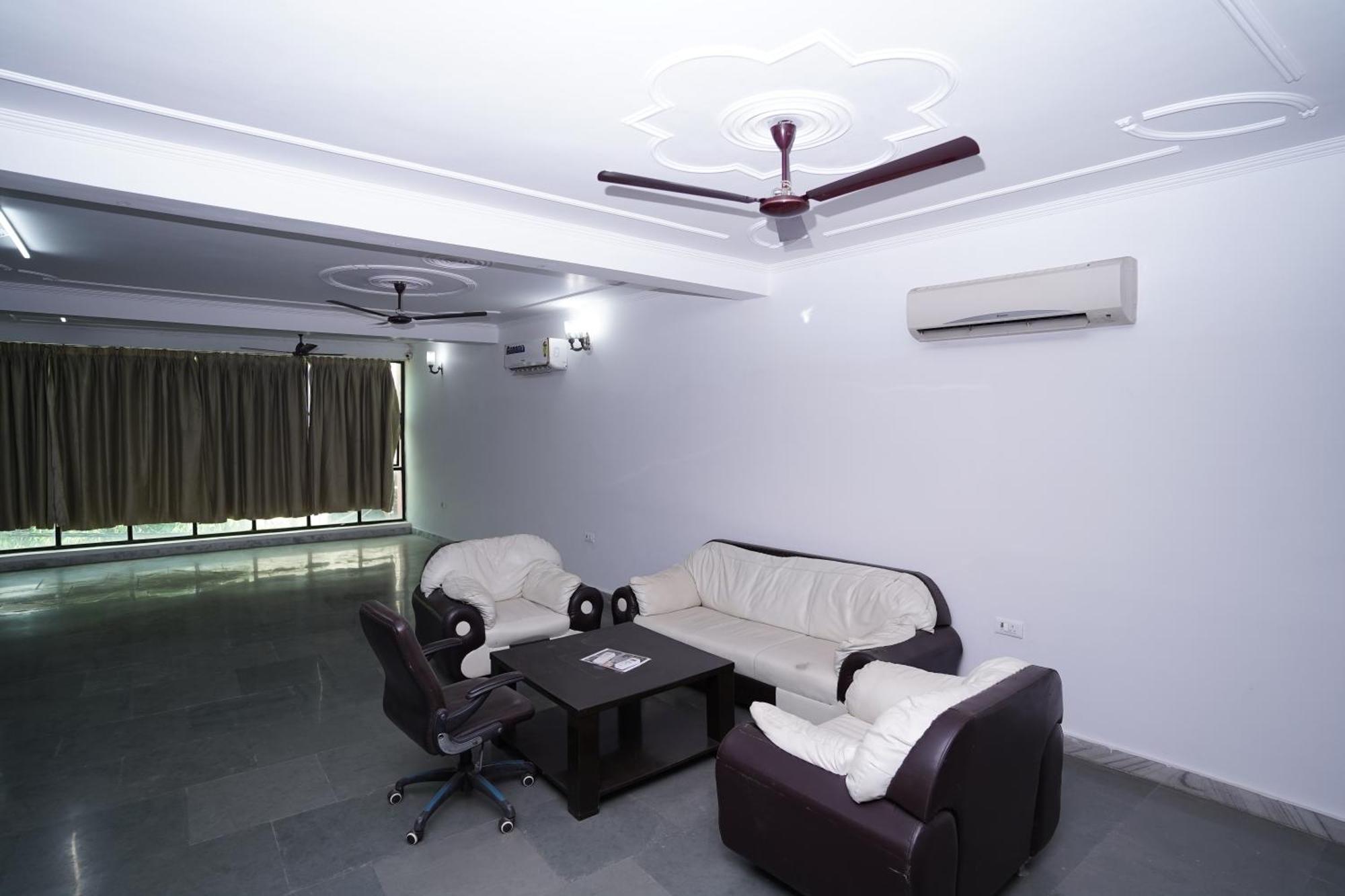 Hotel Lecston @Yashobhoomi Dwarka Sector - 25 Metro Station Delhi  Exterior foto