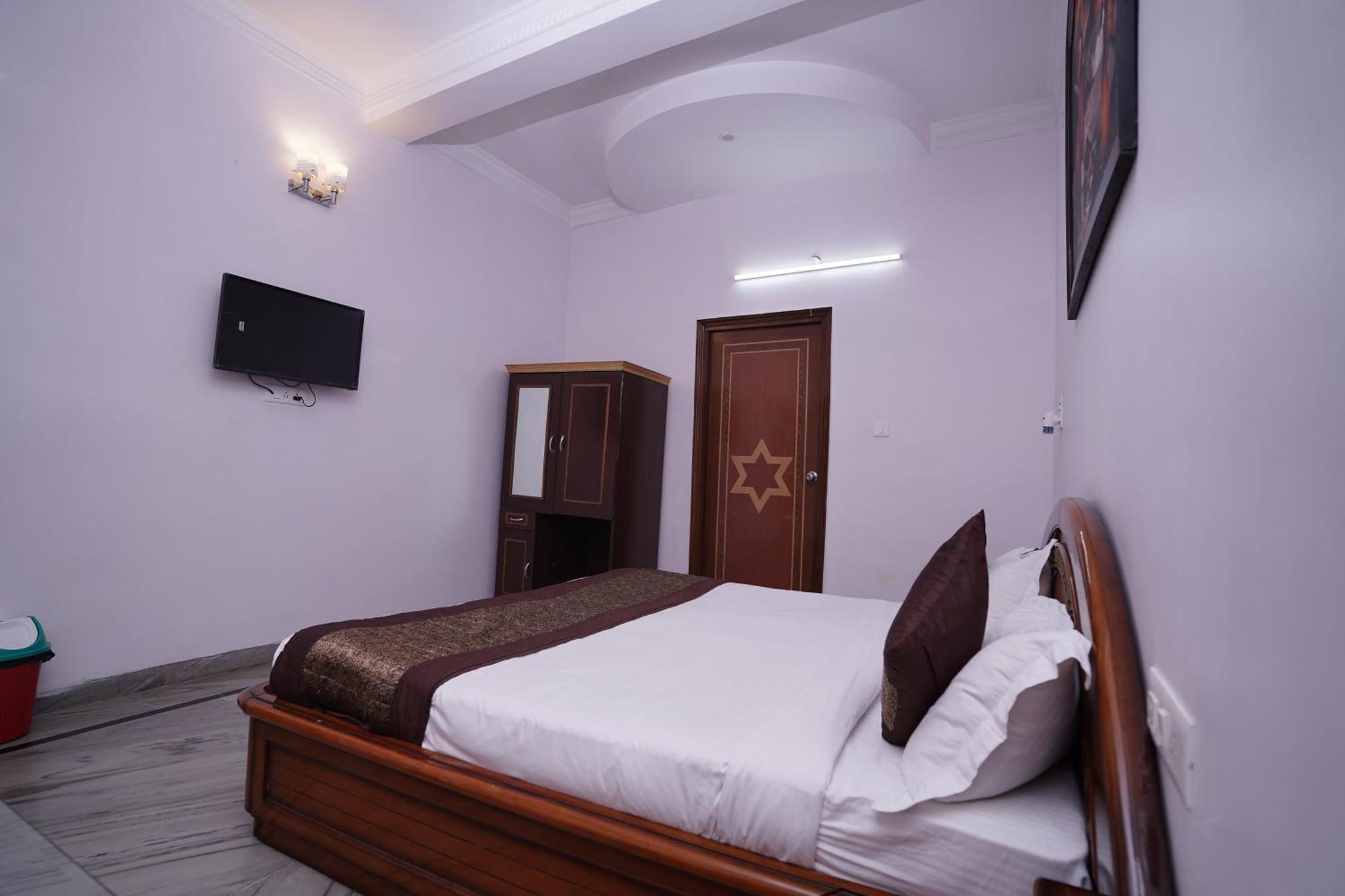 Hotel Lecston @Yashobhoomi Dwarka Sector - 25 Metro Station Delhi  Exterior foto
