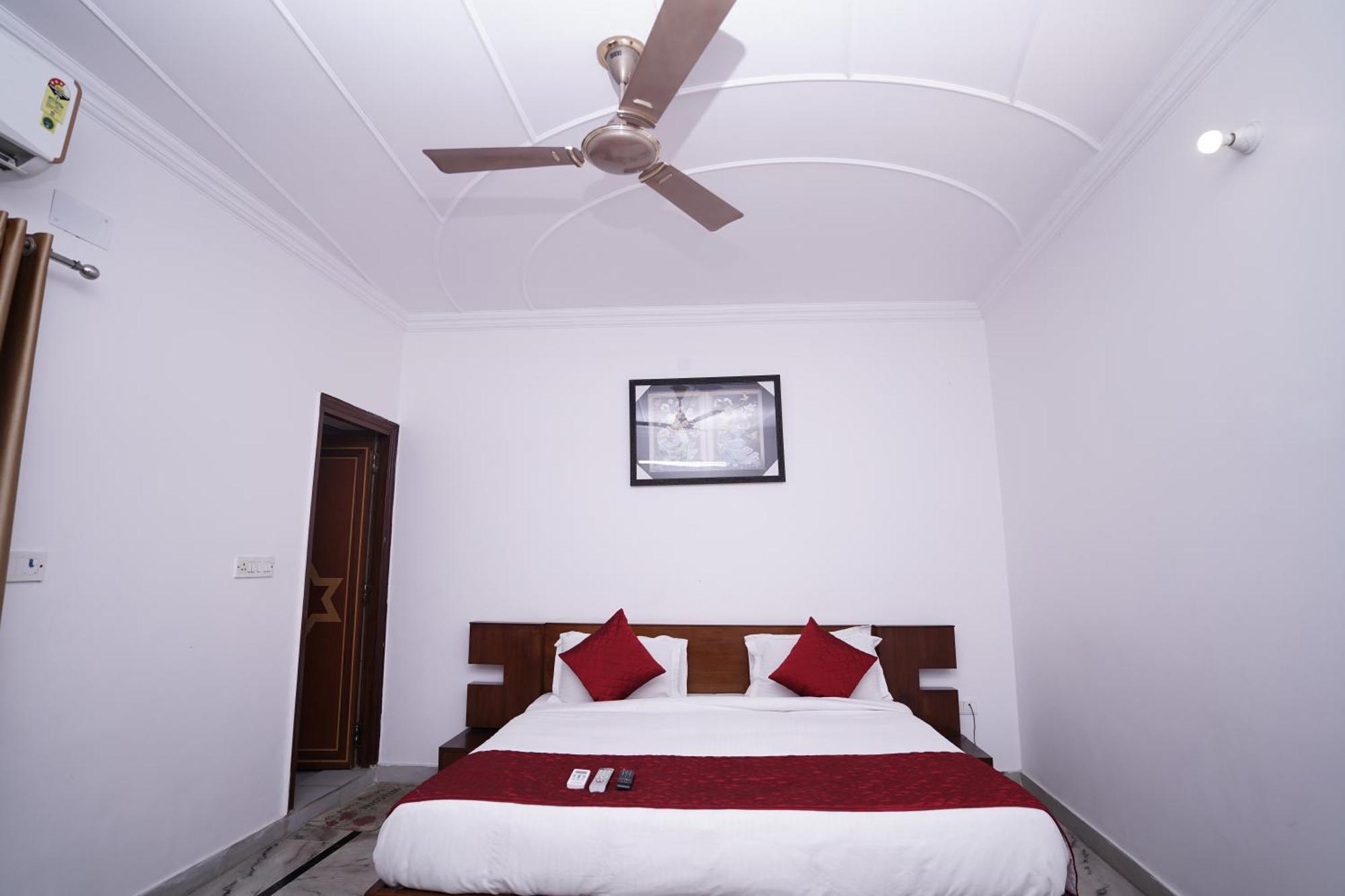 Hotel Lecston @Yashobhoomi Dwarka Sector - 25 Metro Station Delhi  Exterior foto